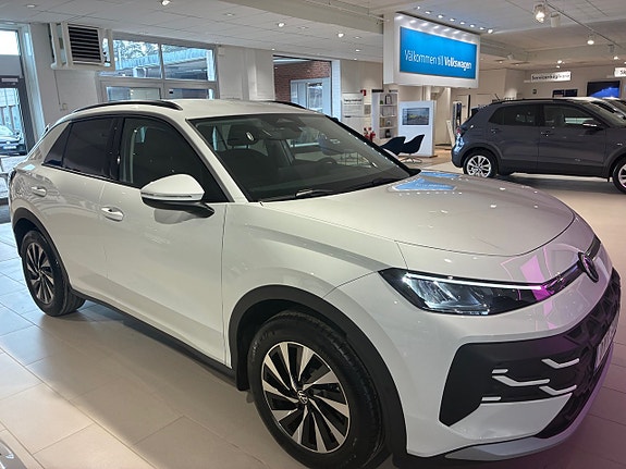 Volkswagen T-Roc 3 of 5