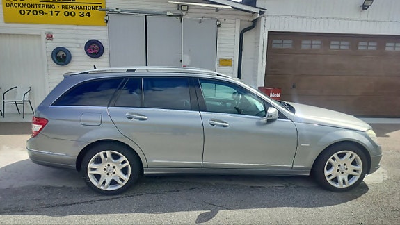 Mercedes-Benz C180 2 of 5