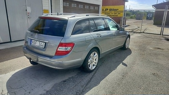 Mercedes-Benz C180 3 of 5