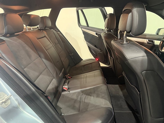 Mercedes-Benz C220 13 of 14