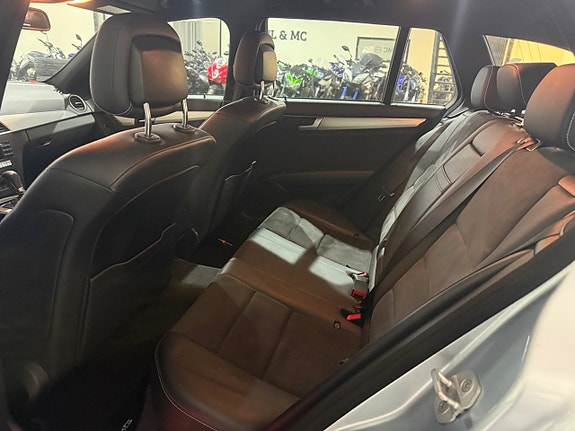 Mercedes-Benz C220 14 of 14