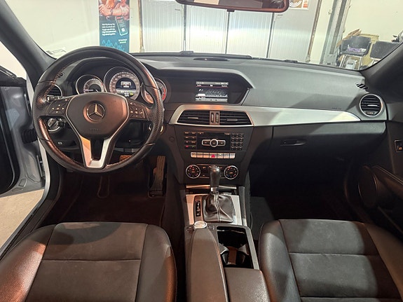 Mercedes-Benz C220 12 of 14