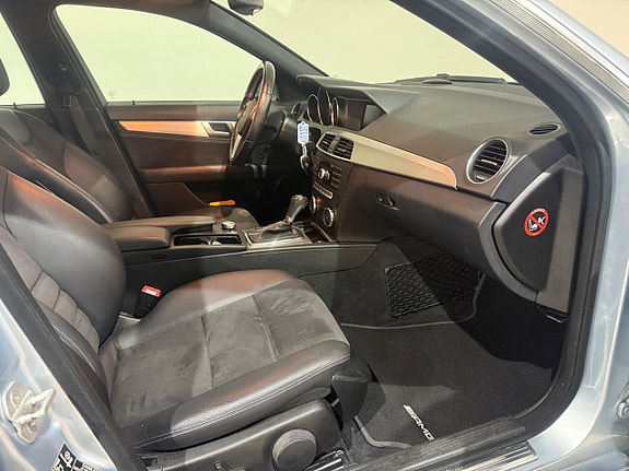 Mercedes-Benz C220 9 of 14