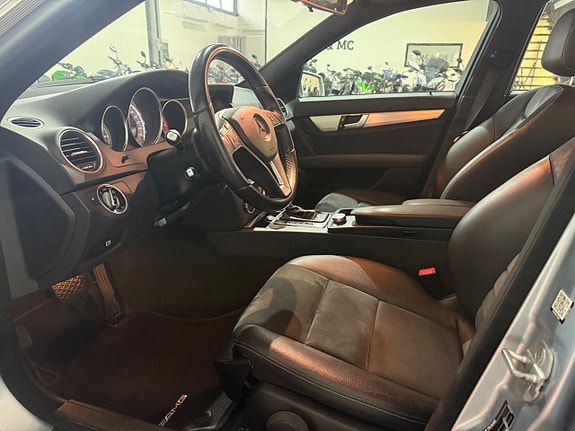 Mercedes-Benz C220 11 of 14