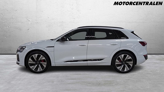 Audi Q8 2 of 14