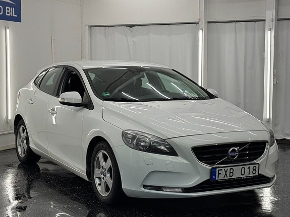 Volvo V40 3 of 15
