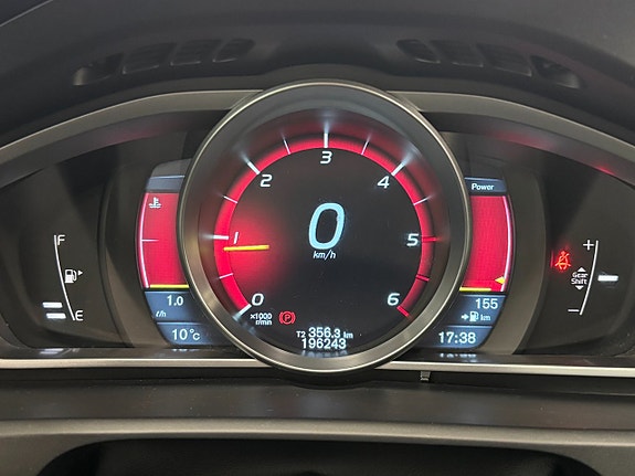 Volvo V40 13 of 15