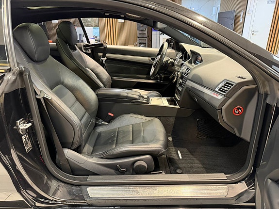 Mercedes-Benz E220 21 of 25