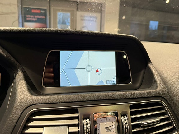 Mercedes-Benz E220 13 of 25