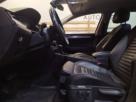 Volkswagen Passat 8 of 12