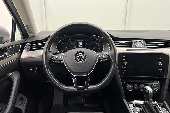 Volkswagen Passat 10 of 12