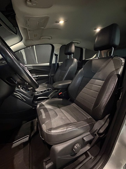 Ford Kuga 10 of 14