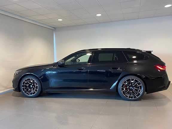 BMW M5 2 of 18