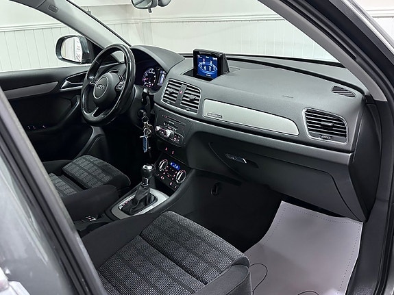Audi Q3 16 of 27
