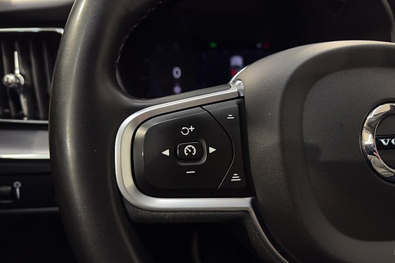 Volvo XC60 11 of 27