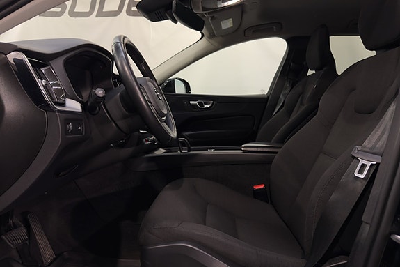 Volvo XC60 8 of 27