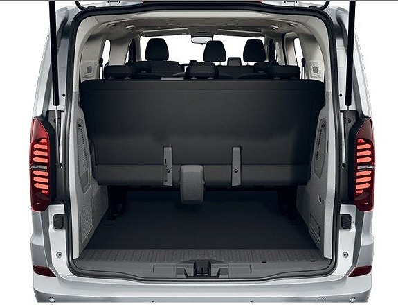 Volkswagen Caravelle 9 of 9