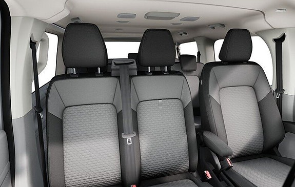 Volkswagen Caravelle 7 of 9
