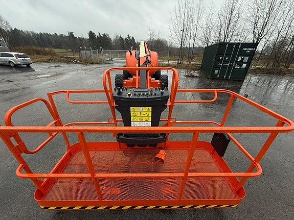 JLG 600AJ Vikbomslift – 20,4 m – 4x4 – Nybesiktigad – 2015 3 of 5
