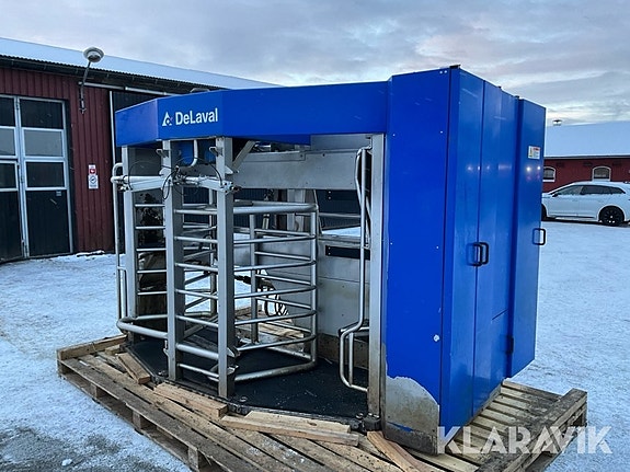 Mjölkrobot DeLaval VMS Milking station höger