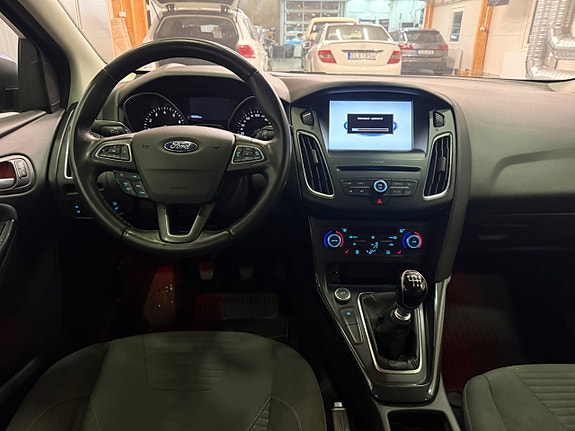 Ford Focus 9 of 15