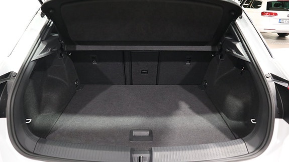 Volkswagen T-Roc 14 of 16