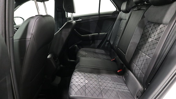 Volkswagen T-Roc 7 of 16