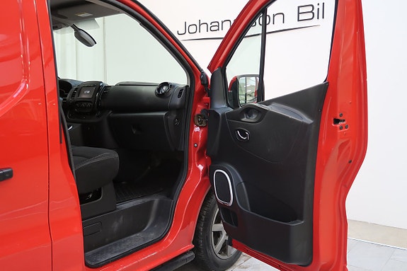 Opel Vivaro 15 of 21