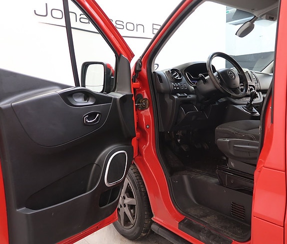Opel Vivaro 4 of 5