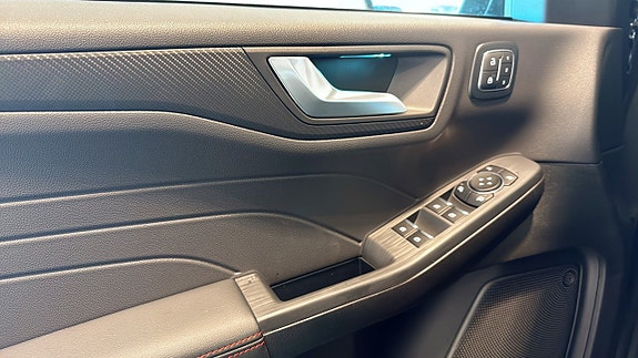 Ford Kuga 11 of 24