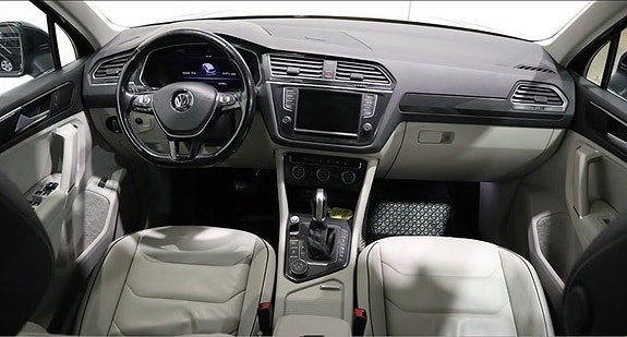 Volkswagen Tiguan 3 of 5