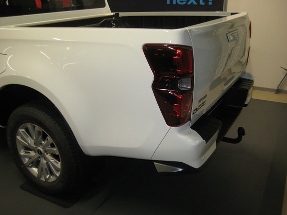 Isuzu D-max 4 of 5