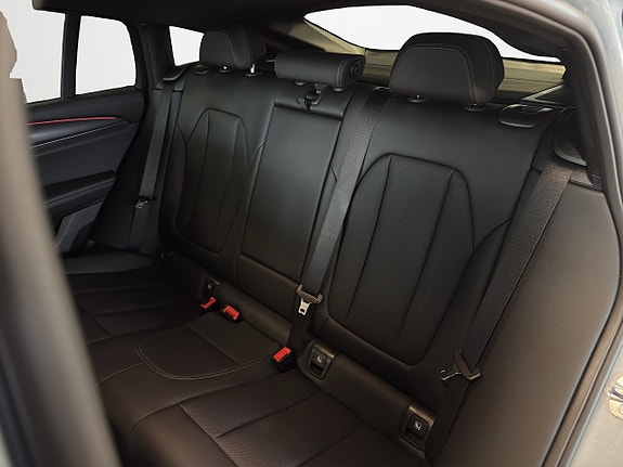 BMW X4 13 of 16