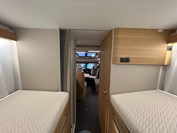 Adria Matrix 670 SL 60 Y /B-körkort/Taksäng/Automat/5 bältad 11 of 27