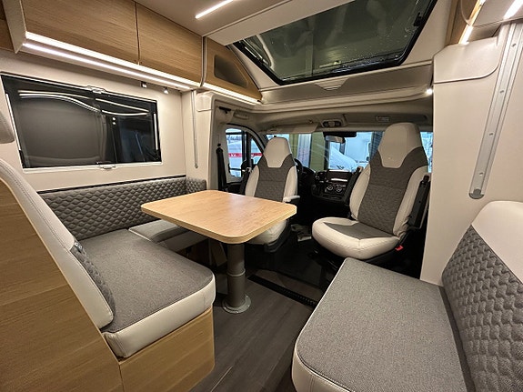 Adria Matrix 670 SL 60 Y /B-körkort/Taksäng/Automat/5 bältad 6 of 27