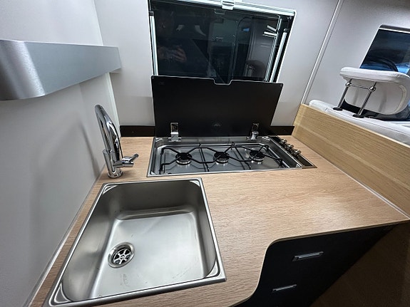 Adria Matrix 670 SL 60 Y /B-körkort/Taksäng/Automat/5 bältad 15 of 27