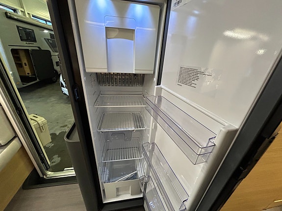 Adria Matrix 670 SL 60 Y /B-körkort/Taksäng/Automat/5 bältad 16 of 27