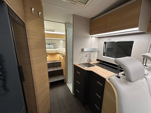 Adria Matrix 670 SL 60 Y /B-körkort/Taksäng/Automat/5 bältad 8 of 27