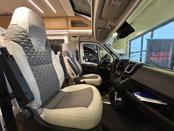 Adria Matrix 670 SL 60 Y /B-körkort/Taksäng/Automat/5 bältad 25 of 27