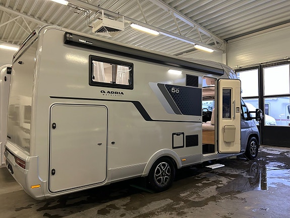 Adria Matrix 670 SL 60 Y /B-körkort/Taksäng/Automat/5 bältad 3 of 27