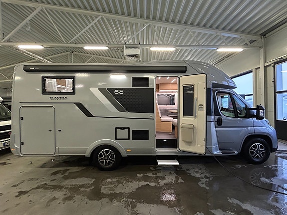 Adria Matrix 670 SL 60 Y /B-körkort/Taksäng/Automat/5 bältad 2 of 27
