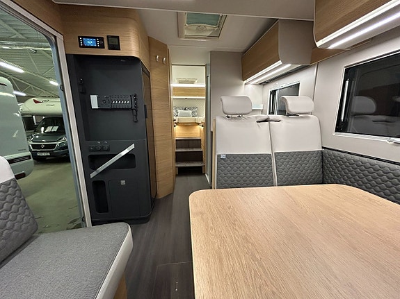 Adria Matrix 670 SL 60 Y /B-körkort/Taksäng/Automat/5 bältad 7 of 27
