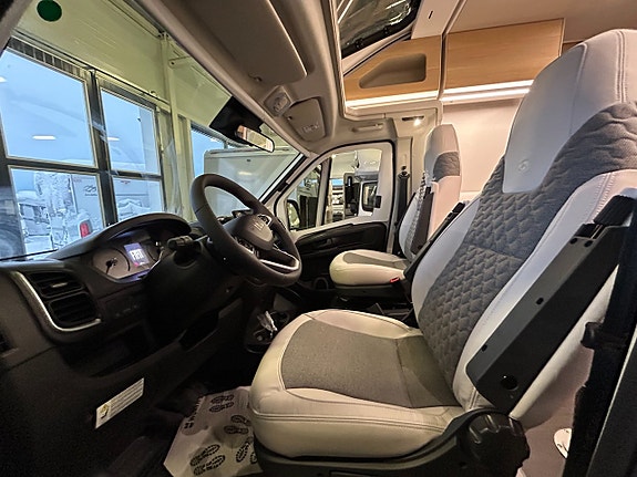 Adria Matrix 670 SL 60 Y /B-körkort/Taksäng/Automat/5 bältad 26 of 27