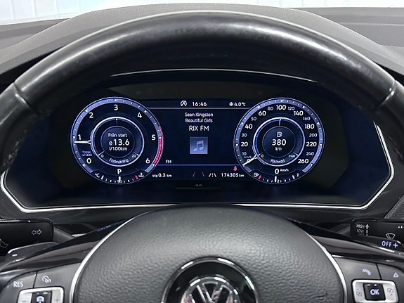 Volkswagen Tiguan 18 of 26