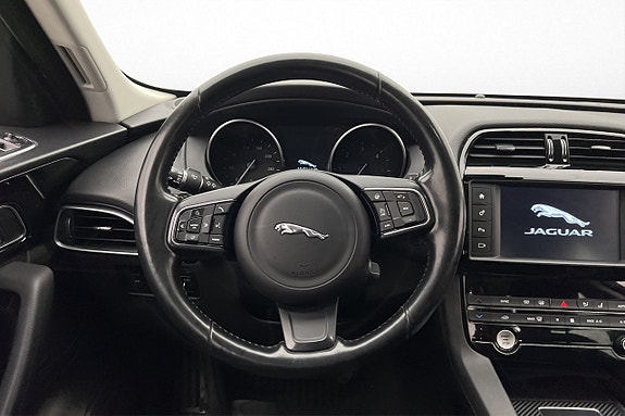 Jaguar F-PACE 10 of 27