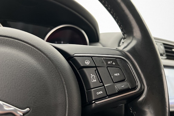 Jaguar F-PACE 18 of 27
