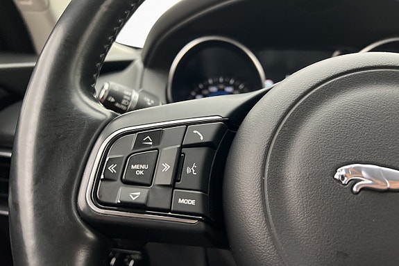 Jaguar F-PACE 17 of 27
