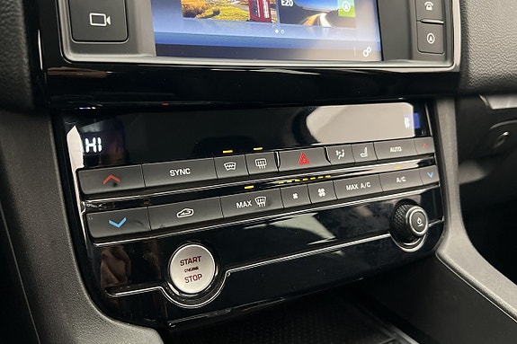 Jaguar F-PACE 21 of 27