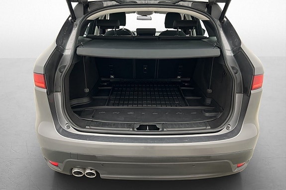 Jaguar F-PACE 26 of 27