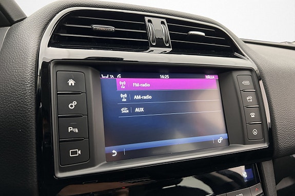 Jaguar F-PACE 16 of 27